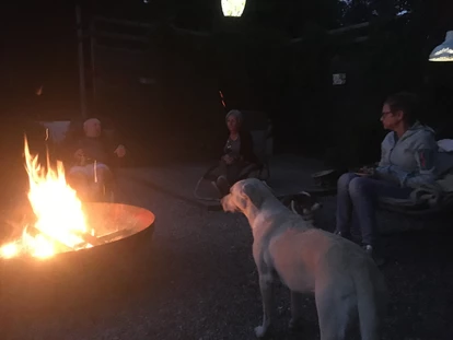 Hundehotel - Hund im Restaurant erlaubt - Winkling-Nord - Lagerfeuer - Naturforsthaus 