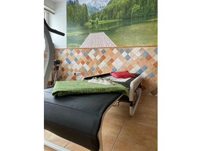 Hundehotel - Agility Parcours - Seckau - Jadestein-Massageliege in der Ferienwohnung - Naturforsthaus 