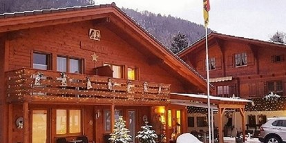 Hundehotel - Umgebungsschwerpunkt: am Land - PLZ 3995 (Schweiz) - Winteransicht  - Chalet-Gafri BnB - traditionelle Frühstückspension 