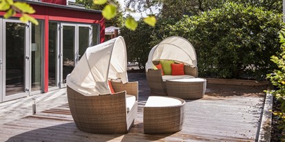 Hundehotel - Fresendelf - Entspannen Sie in einer unserer Sonneninseln oder in einem traditionellem Strandkorb. - Das Frühstückshotel SPO