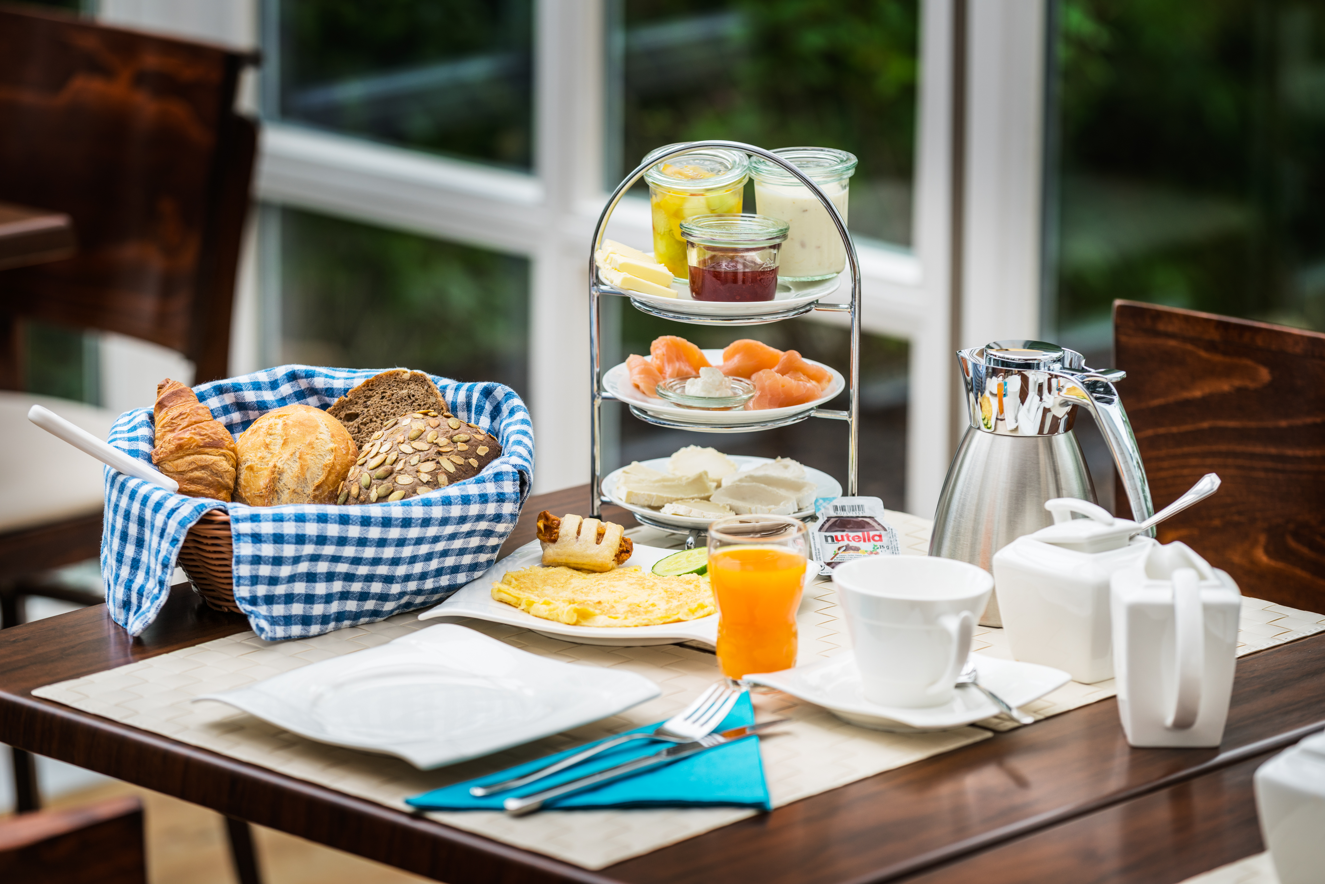 Urlaub-mit-Hund - Wählen Sie täglich und nach Herzenslaune eine unserer Frühstücksvarianten (klein, süß, herzhaft, groß) aus!
Einzelne Komponenten und Extras können Sie jederzeit während des Frühstücks dazu bestellen.

Ihr ganz persönliches Frühstück wird dann von uns frisch für Sie zubereitet und am Platz serviert. - Hotel kleine Auszeit