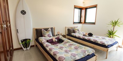 Hundehotel - Beiras - Überwiegend Doppelzimmer bieten genügend Platz für Groß und Klein. - Slide Surfcamp