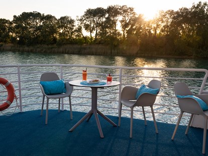 Hundehotel - Klassifizierung: 4 Sterne - Lido di Jesolo - Happy Hour in Emeral River - Marina Azzurra Resort