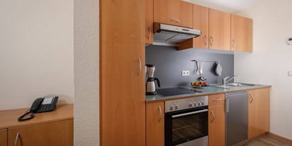 Hundehotel - Klimaanlage - Sellin - In der Küchenzeile finden Sie alles, was Sie für Ihren unabhängigen Urlaub an der Ostsee benötigen - Rügener Ferienhäuser am Hochufer