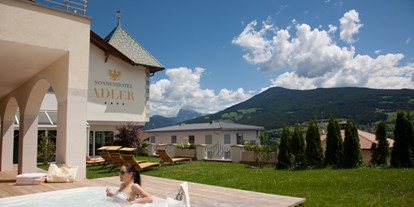 Hundehotel - Pools: Außenpool beheizt - Südtirol - Sonnenhotel Adler mit Dolomitenblick - Sonnenhotel Adler Nature Spa Adults only