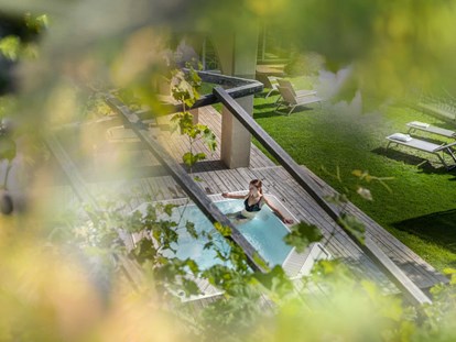 Hundehotel - Adults only - Mühlbach - Meransen - Externer beheizter Whirlpoos - Sonnenhotel Adler Nature Spa Adults only