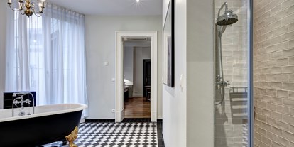 Hundehotel - Berlin-Stadt - Kategorki 2
Bis 2 Personen
48–51 m2
Badewanne
Regenwalddusche - Gorki Apartments