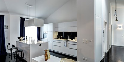 Hundehotel - Unterkunftsart: Appartement - Oberbarnim - Penthouse 2
Bis 4 Personen
180 m2
Badewanne
Regenwalddusche - Gorki Apartments
