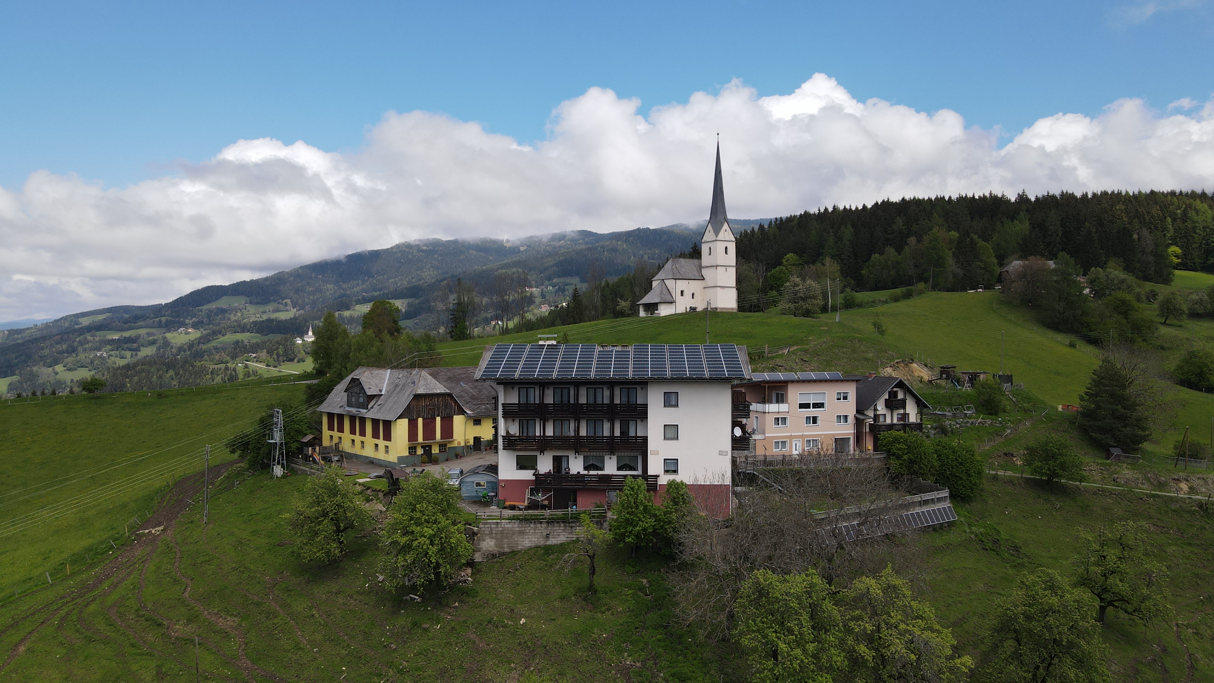 Urlaub-mit-Hund - Ansicht vom www.Gasthof-Gutmann.at. - Gasthof-Pension Gutmann.