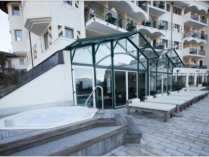 Hundehotel - Pools: Infinity Pool - Whirlpool & relax - DAS FINKENNEST “Panorama Familyhotel & SPA”