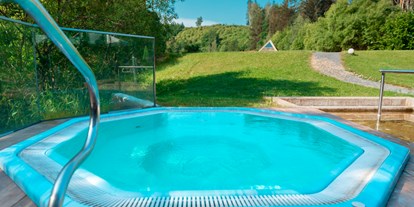Hundehotel - Pools: Innenpool - Germanns (Zwettl-Niederösterreich) - Whirlpool im Freien - Hotel-Restaurant Liebnitzmühle