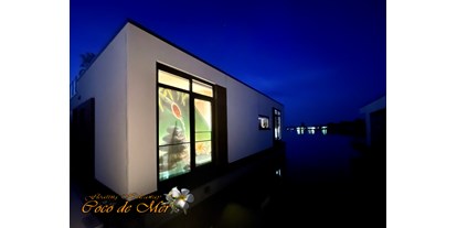 Hundehotel - Coco de Spa, die Wellnessoase nachts von außen - the wellness-oasis at night from outside - Coco de Mer