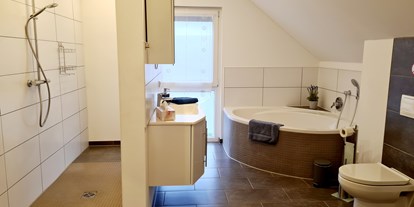 Hundehotel - Reinigung - Badezimmer im Obergeschoss - Monteur- und Ferienwohnung Gästehaus Rhein-Main Ferienwohnung