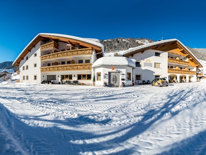 Hundehotel - Agility Parcours - Südtirol - Urlaub mit Hund im Winter - Hotel Sonja