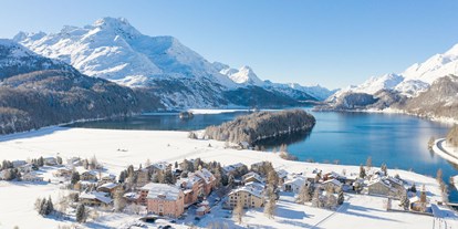 Hundehotel - barrierefrei - Davos Wiesen - Parkhotel Margna im Winter, eingebettet zwischen zwei kristallklaren Bergseen - Parkhotel Margna
