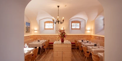 Hundehotel - Sauna - Davos Dorf - Enoteca & Osteria Murütsch im historischen Gewölbekeller - Parkhotel Margna