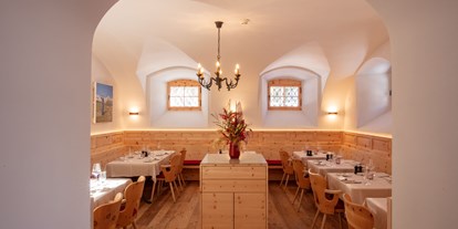 Hundehotel - Graubünden - Enoteca & Osteria Murütsch im historischen Gewölbekeller - Parkhotel Margna