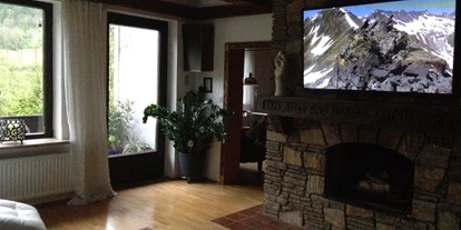 Hundehotel - Mikrowelle - Österreich - Wohnzimmer mit Blick ins Esszimmer - Landhaus Tamberg im Nationalpark Kalkalpen