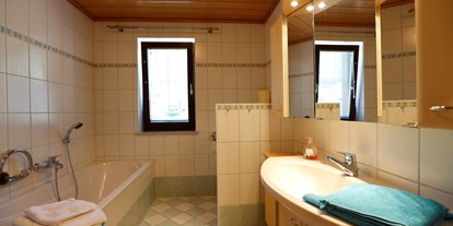 Hundehotel - Badewanne und Dusche - Österreich - Bad - Appartement Mama