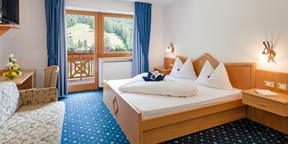 Hundehotel - keine Leinenpflicht im Hotel - PLZ 6020 (Österreich) - Doppelzimmer mit Balkon - Hotel Bergkristall
