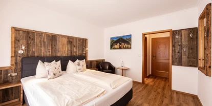 Hundehotel - Unterkunftsart: Hotel - Koppl (Koppl) - Zimmer Reiteralpe, Terrasse Bergblick - Alpenhotel Bergzauber