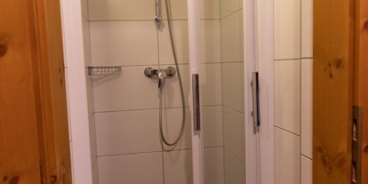 Hundehotel - Bademöglichkeit für Hunde - Dorfheim - Chalet Dusche - Appartements Fürstauer