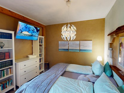 Hundehotel - Preisniveau: exklusiv - Doppelschlafzimmer "Panorama-View". - Maifelder Wellness-Loft mit Naturpanorama und 70 Inklusiv-Leistungen