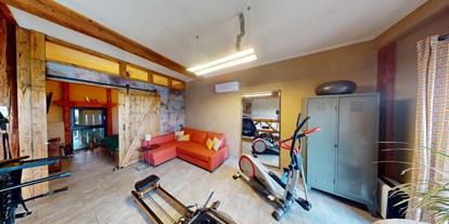 Hundehotel - Unterkunftsart: Ferienhaus - Fitness-Bereich im Obergeschoss - Maifelder Wellness-Loft mit Naturpanorama und 70 Inklusiv-Leistungen