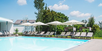 Hundehotel - Pools: Schwimmteich - Poolbereich - VILA VITA Pannonia