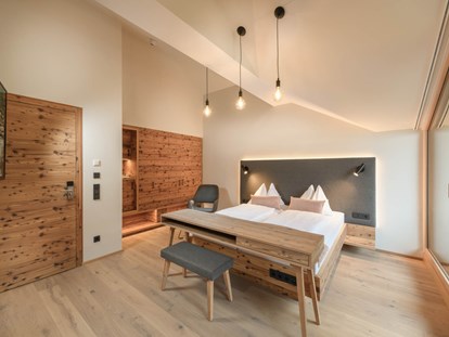 Hundehotel - Klassifizierung: 4 Sterne - Die neu gestalteten großzügigen Zimmer bieten moderne Gemütlichkeit und schöne Ausblicke in die umliegende Bergwelt! - Hotel Bergzeit