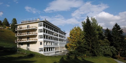 Hundehotel - Trink-/Fressnapf: an der Rezeption - Davos Wiesen - YOUTHPALACE DAVOS