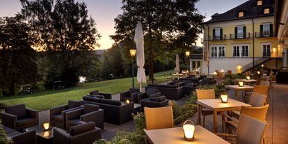Hundehotel - Salzburg - Halali Bar Terasse - Arabella Jagdhof Resort am Fuschlsee, a Tribute Portfolio Hotel