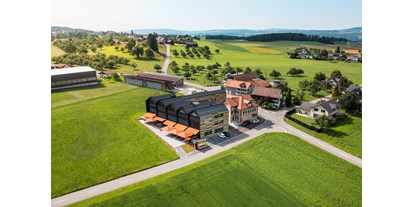 Hundehotel - Verpflegung: Frühstück - Uhldingen-Mühlhofen - Luftansicht Macardo Swiss Distillery mit Premium B&B - Macardo Premium B&B