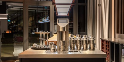 Hundehotel - Verpflegung: Frühstück - Bodolz - Macardo Honesty Bar & Cigar Lounge - Bartender Roboter - Macardo Premium B&B