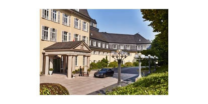 Hundehotel - WLAN - Hönningen - Hotelanfahrt Haupteingang - Steigenberger Icon Grandhotel & Spa Petersberg 