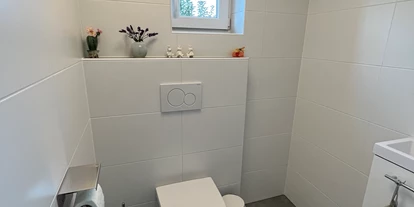 Hundehotel - Grundstück eingezäunt - Steiermark - extra WC mit Waschbecken, ein Luxus den nicht jedes Ferienhaus hat - Ferienhaus Sausalblick 