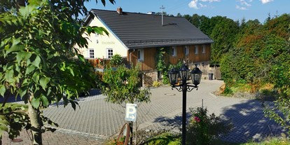 Hundehotel - Grundstück eingezäunt - Deutschland - Ferienhaus Lienlasmühle mit Parkplätzen - Lienlasmühle