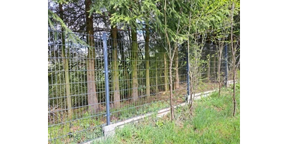 Hundehotel - Grundstück eingezäunt - Kirchenpingarten - Doppelstabmattenzaun 160-180 cm mit Beton-Untergrabschutz - Lienlasmühle