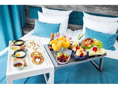Hundehotel - Na życzenie gości oferujemy dodatkowo śniadanie do łóżka.  - Max Health Resort Spa