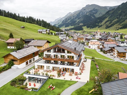 Hundehotel - Umgebungsschwerpunkt: Berg - Stiefenhofen - Hotel in ruhiger Lage mit Blick auf Lech - Hotel Schranz 