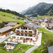 Urlaub-mit-Hund - Hotel in ruhiger Lage mit Blick auf Lech - Hotel Schranz 
