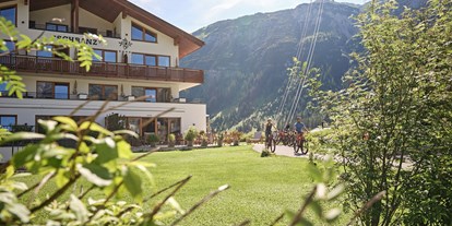 Hundehotel - Wellnessbereich - Ried im Oberinntal - Ruhige Lage mit großem Garten - Hotel Schranz 