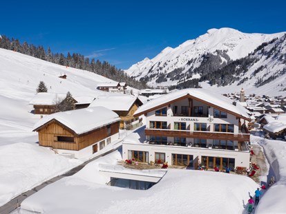 Hundehotel - Umgebungsschwerpunkt: Berg - Rauth (Nesselwängle) - Ski in & Ski out im Winter - Hotel Schranz 