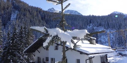 Hundehotel - Schwerpunkt: Skifahren / Winter - Schweiz - Chalet Rustica Winter - Ferienwohnung "In da Brünst"