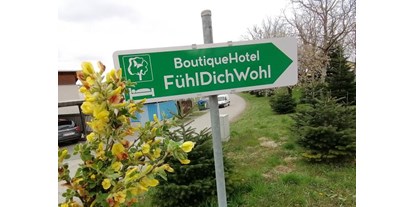Hundehotel - Trink-/Fressnapf: vor dem Haus - PLZ 8342 (Österreich) - Landhaus FühlDichWohl- Boutique Hotel