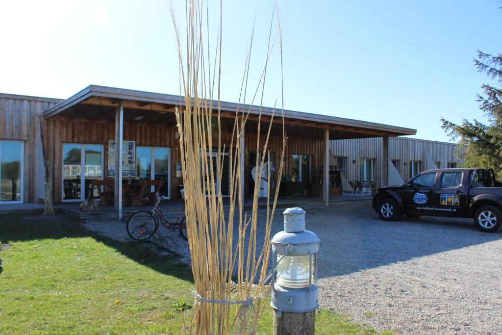 Urlaub-mit-Hund - Außenansicht Hotel - Halbinsel Peenemünde