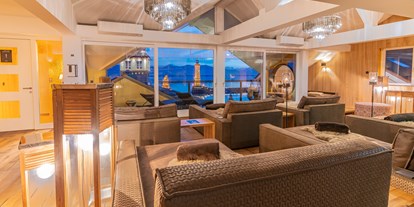 Hundehotel - Pools: Außenpool beheizt - Bodolz - Relaxe Lounge mit gigantischem Blick auf Löwe und Leuchtturm - YachtHotel Helvetia