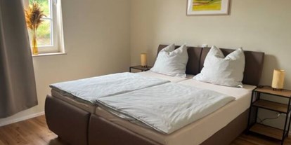 Hundehotel - Whirlpool - Deutschland - In der Wohnung befindet sich ein gemütliches Schlafzimmer mit Doppelbett. - Feriendomizil Im Saarschleifenland  (Camille Ollinger )