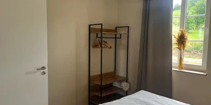 Hundehotel - in einer Ferienanlage/Wohnanlage - Deutschland - In der Wohnung befindet sich ein gemütliches Schlafzimmer mit Doppelbett. - Feriendomizil Im Saarschleifenland  (Camille Ollinger )