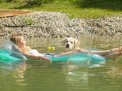 Hundehotel - Bademöglichkeit für Hunde - Manche lassen es dann doch gemütlicher angehen - GRUBERS Hotel Apartments Gastein